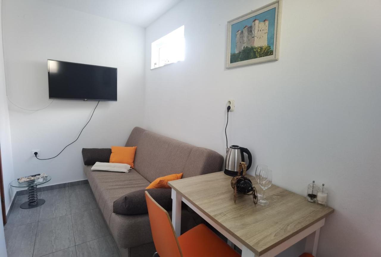 Studio Apartment Lipa セニ エクステリア 写真