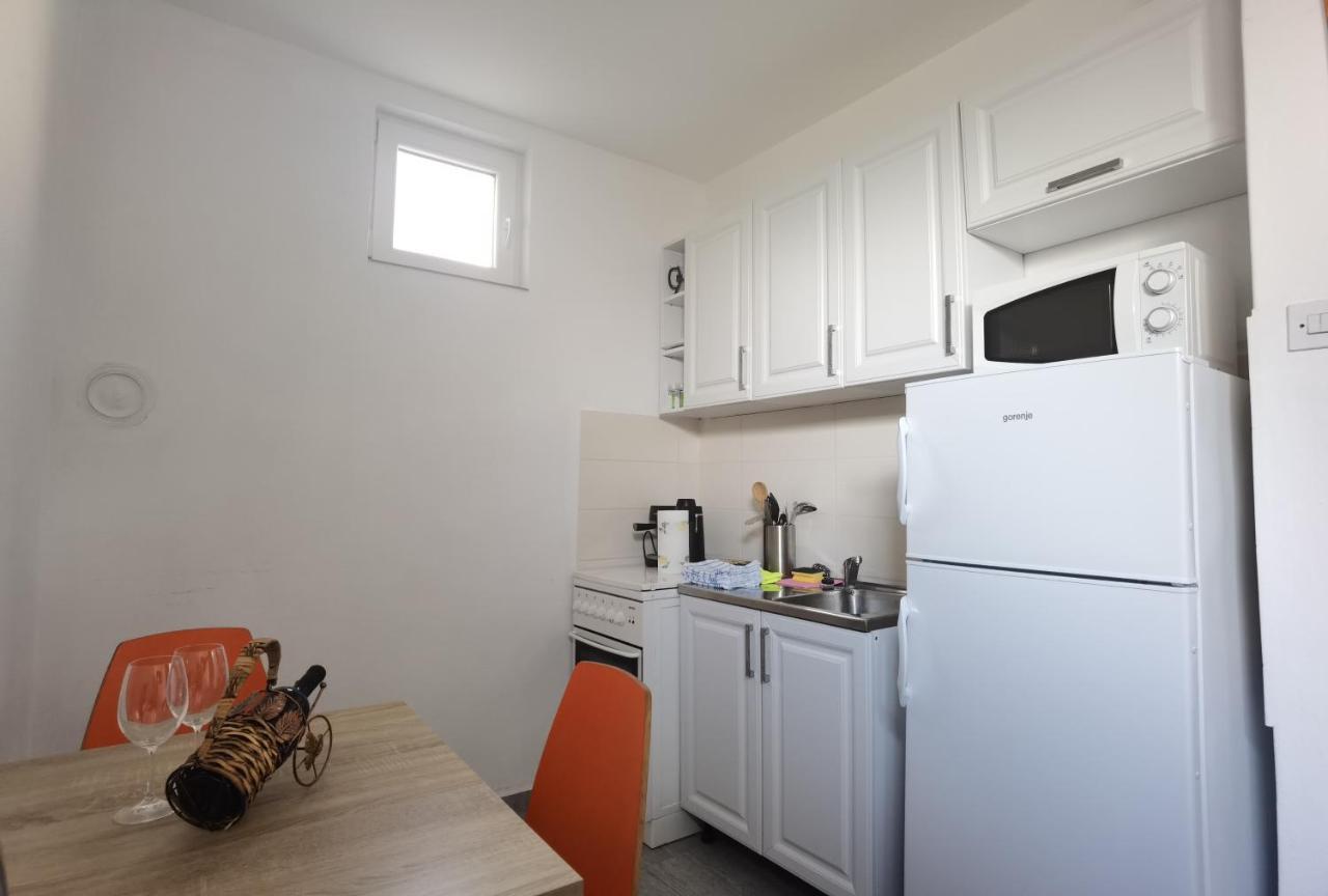 Studio Apartment Lipa セニ エクステリア 写真